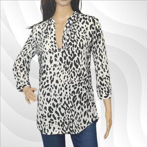 2/$50 L'Agence Black and White Printed Blouse Size XS – Stylish and Elegant